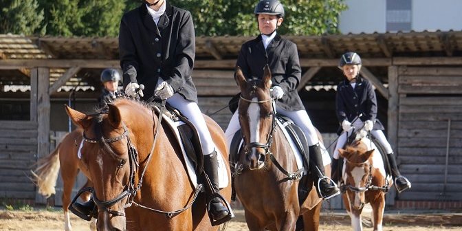 Reiterin im Reiterwettbewerb Schritt-Trab